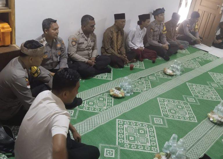 Polsek Senayang menggelar kegiatan Doa Bersama (Tolak Bala) bersama para tokoh agama, tokoh masyarakat, dan warga Kecamatan Senayang. Foto: INIKEPRI.COM