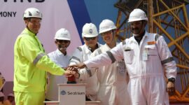 Kepala BP Batam, Amsakar Achmad menyambut baik pelepasan proyek Empire Wind (Wind Tower) ke Amerika Serikat di Seatrium Batam Yard, Kawasan Industri Terpadu Kabil, Senin (7/7/2025). Foto: INIKEPRI.COM/BP Batam 