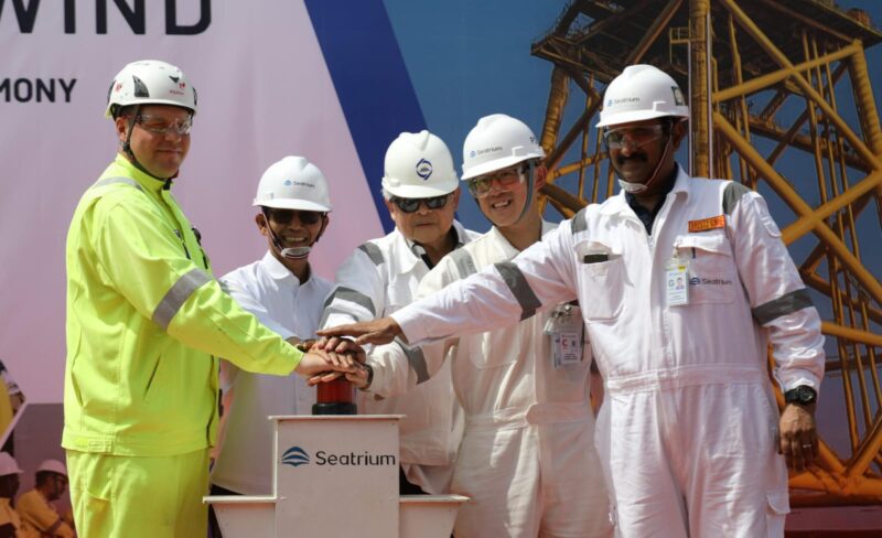 Kepala BP Batam, Amsakar Achmad menyambut baik pelepasan proyek Empire Wind (Wind Tower) ke Amerika Serikat di Seatrium Batam Yard, Kawasan Industri Terpadu Kabil, Senin (7/7/2025). Foto: INIKEPRI.COM/BP Batam 