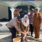 Pemerintah Kabupaten Natuna bersama Polres Natuna melaksanakan kegiatan distribusi air bersih gratis bagi masyarakat Desa Tapau, Kecamatan Bunguran Tengah, Selasa, 8 Juli 2025. Foto: INIKEPRI.COM/NatunaKab 
