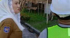 Dalam rangka menyambut peluncuran Sekolah Rakyat yang akan diresmikan secara nasional, Bupati Natuna Cen Sui Lan bersama Wakil Bupati Jarmin Sidik melakukan peninjauan langsung terhadap progres renovasi Asrama Haji di kompleks Masjid Agung Natuna pada Selasa (8/7). Foto: Istimewa 