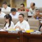 Kepala BP Batam sekaligus Wali Kota Batam, Amsakar Achmad, dalam Rapat Dengar Pendapat (RDP) bersama Komisi VI DPR RI di Jakarta, Rabu (9/7/2025). Ia hadir didampingi Wakil Kepala BP Batam, Li Claudia Chandra, dan jajaran deputi. Foto: INIKEPRI.COM