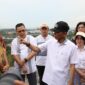 Kepala Badan Pengusahaan (BP) Batam, Amsakar Achmad bersama Wakil Kepala BP Batam, Li Claudia Chandra melakukan peninjauan ke lokasi aktivitas cut and fill yang berada di lokasi Hotel Vista, Jumat (11/7/2025). Foto; INIKEPRI.COM/BP Batam 