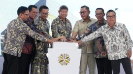 Kepala BP Batam, Amsakar Achmad dan Wakil Kepala BP Batam, Li Claudia Chandra menghadiri peresmian pabrik PT Solder Tin Andalan Indonesia (STANIA) di Kawasan Industri Tunas Prima, Kamis (10/7/2025). Foto: INIKEPRI.COM/BP Batam 