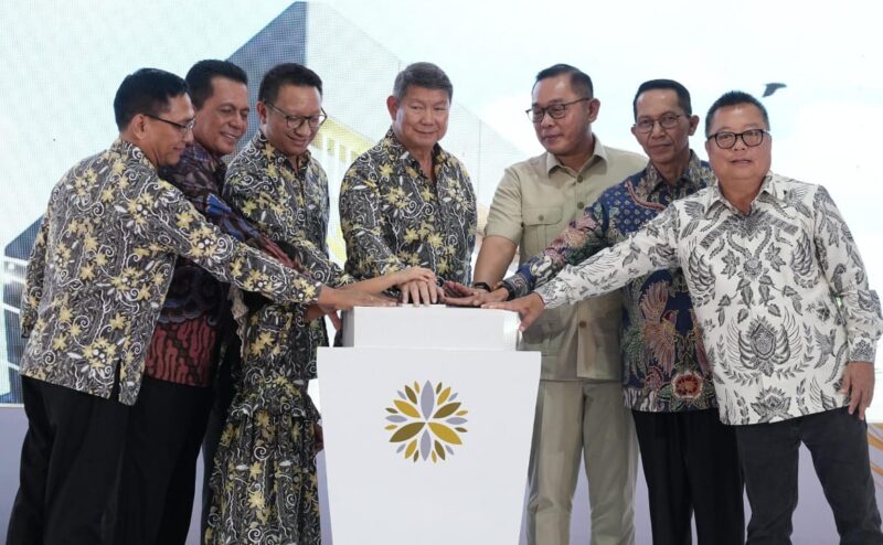 Kepala BP Batam, Amsakar Achmad dan Wakil Kepala BP Batam, Li Claudia Chandra menghadiri peresmian pabrik PT Solder Tin Andalan Indonesia (STANIA) di Kawasan Industri Tunas Prima, Kamis (10/7/2025). Foto: INIKEPRI.COM/BP Batam 