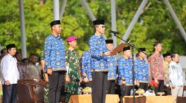 Kepala BP Batam/Wali Kota Batam Amsakar Achmad, memimpin upacara peringatan Hari Koperasi Nasional ke-78 yang berlangsung di Dataran Engku Putri, Senin (14/7/2025). Foto: INIKEPRI.COM/BP Batam 