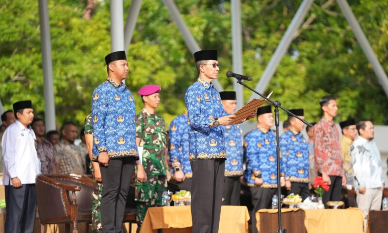 Kepala BP Batam/Wali Kota Batam Amsakar Achmad, memimpin upacara peringatan Hari Koperasi Nasional ke-78 yang berlangsung di Dataran Engku Putri, Senin (14/7/2025). Foto: INIKEPRI.COM/BP Batam