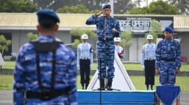 Pangkalan TNI AU Raden Sadjad (Lanud RSA) menggelar upacara bendera rutin tanggal 17 setiap bulan di Main Apron Lanud RSA, Kamis (17/7/2025). Foto: INIKEPRI.COM