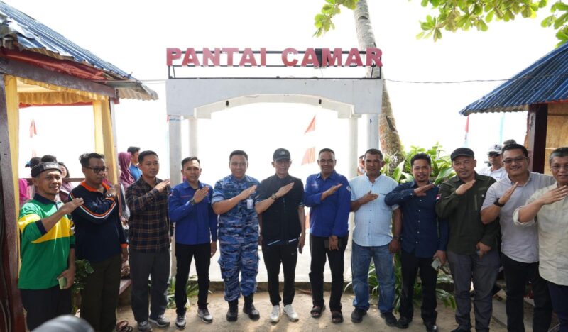 Kepala BP Batam sekaligus Wali Kota Batam, Amsakar Achmad, secara resmi membuka Festival Mancing Ngarong V di Pantai Camar Teluk Mata Ikan, Nongsa, Minggu (20/7/2025), dalam rangka memperingati Hari Bakti TNI AU ke-78. Foto: INIKEPRI.COM/BP Batam
