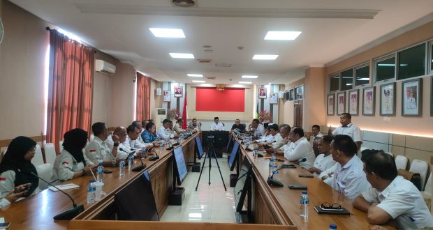 Pemerintah Kabupaten Natuna menyampaikan secara resmi pemaparan menyeluruh mengenai potensi dan pengelolaan Geopark Natuna yang berlangsung pada Rabu, 23 Juli 2025, di Ruang Rapat Kantor Bupati Natuna. Foto: INIKEPRI.COM/NatunaKab 