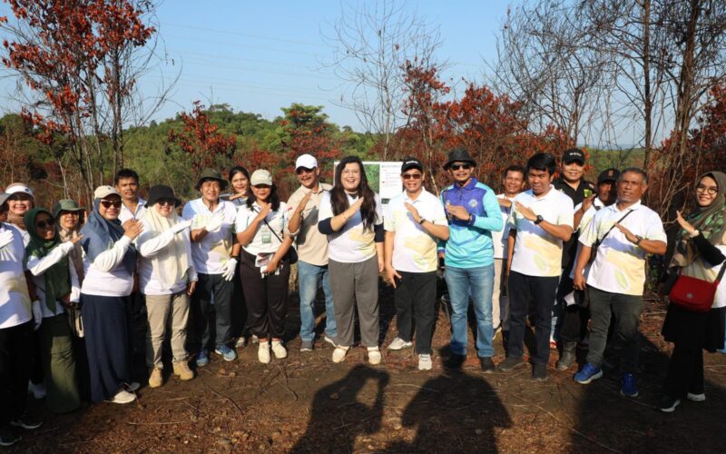 Aksi bertajuk Hijaukan Bumi Lestarikan Lingkungan itu dilaksanakan di DTA Waduk Duriangkang, Minggu (27/7/2025) pagi. Foto: INIKEPRI.COM/BP Batam 