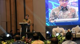 Wamenkomdigi Nezar Patria saat memberikan sambutan dalam Focus Group Discussion (FGD) bersama pelaku industri dan akademisi di Marriott Hotel Harbour Bay, Batam, pada Kamis (10/7/2025). Foto: Humas Kemkomdigi
