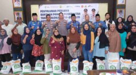 Pemerintah Kota Tanjungpinang melalui Dinas Pertanian, Pangan dan Perikanan Kota Tanjungpinang bersama Perum Bulog melaksanakan Launching Penyaluran Perdana Bantuan Pangan Pemerintah Tahap I Alokasi Juni - Juli 2025, bertempat di Aula Kantor Dinas Sosial Kota Tanjungpinang, Kamis (17/7/2025). Foto: INIKEPRI.COM/TanjungpinangKota 