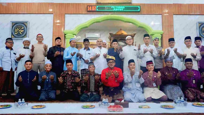 Wali Kota Tanjungpinang, Lis Darmansyah meresmikan Masjid Nur Arridwan yang semula berstatus sebagai Surau. Berlokasi di Jalan Sidorejo, Gg. Irian 1 Kelurahan Seijang, Jumat (25/7/2025). Foto: INIKEPRI.COM