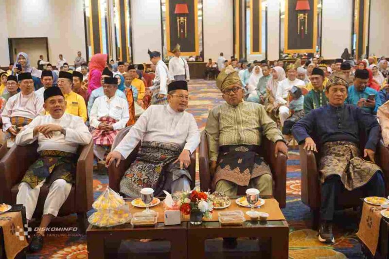 Wali Kota Tanjungpinang, Lis Darmansyah, menghadiri acara Pengukuhan dan Rapat Kerja Persatuan Masyarakat Riau (PMR) Kota Tanjungpinang Periode 2025-2030 yang digelar di Trans Convention Center Aston Hotel, Tanjungpinang, Sabtu (26/7/2025). Foto: INIKEPRI.COM/TanjungpinangKota 