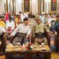 Wali Kota Tanjungpinang, Lis Darmansyah, menghadiri acara Pengukuhan dan Rapat Kerja Persatuan Masyarakat Riau (PMR) Kota Tanjungpinang Periode 2025-2030 yang digelar di Trans Convention Center Aston Hotel, Tanjungpinang, Sabtu (26/7/2025). Foto: INIKEPRI.COM/TanjungpinangKota 