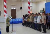 Bupati Natuna, Cen Sui Lan, secara resmi mengukuhkan kepengurusan Ikatan Keluarga Besar Masyarakat Batu Hitam (IKABRATAM) untuk periode 2025–2028. Foto: INIKEPRI.COM