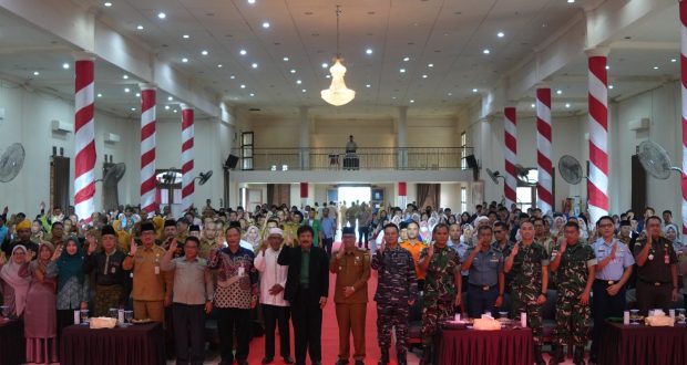 Kabupaten Natuna, sebagai wilayah terdepan yang berbatasan langsung dengan negara-negara tetangga di Laut Cina Selatan, menjadi lokasi strategis penyelenggaraan kegiatan Pembinaan Ideologi Pancasila dalam Kehidupan Masyarakat, dengan tema “Transformasi Nilai-Nilai Pancasila sebagai Penyangga NKRI di Daerah Perbatasan”. Foto: INIKEPRI.COM