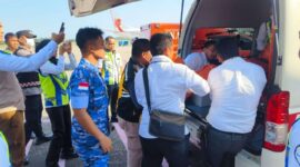 Respon Cepat Personel Lanud Hang Nadim Evakuasi Penumpang Super Air Jet yang Meninggal Dunia dalam Penerbangan
Foto: Lanud Hang Nadim
