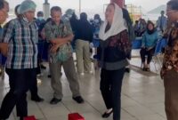 Bupati Natuna Cen Sui Lan mengecek fasilitas Pelabuhan Selat Lampa, belum lama ini. Pelabuhan Selat Lampa Natuna disetujui Kemenhub RI menjadi pelabuhan ekspor impor. Foto: Istimewa 