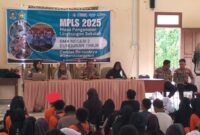 Dalam rangka mencegah meningkatnya kenakalan remaja di era digital, Polres Natuna melalui Satuan Pembinaan Masyarakat (Satbinmas) menggelar penyuluhan tentang bahaya penyalahgunaan narkoba dan judi online kepada siswa-siswi SMA Negeri 2 Bunguran Timur, Kamis (24/7/2025). Foto: INIKEPRI.COM