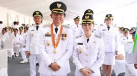 Amsakar Achmad dan Li Claudia Chandra saat pelantikan beberapa waktu lalu. Foto: INIKEPRI.COM