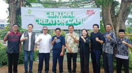 Wagub Nyanyang foto bersama penyelenggara Pelatihan Digital Creator Camp Batch II. Turut hadir mantan Menpan-RB 2016-2018 Asman Abnur.  Foto: INIKEPRI.COM/KepriProv 