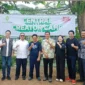 Wagub Nyanyang foto bersama penyelenggara Pelatihan Digital Creator Camp Batch II. Turut hadir mantan Menpan-RB 2016-2018 Asman Abnur.  Foto: INIKEPRI.COM/KepriProv 