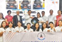 Gubernur Kepri Ansar Ahmad menyerahkan bantuan hibah kendaraan kepada tujuh lembaga berbasis agama dan pendidikan di Kota Batam, Selasa (22/7/2025). Foto: INIKEPRI.COM/KepriProv 