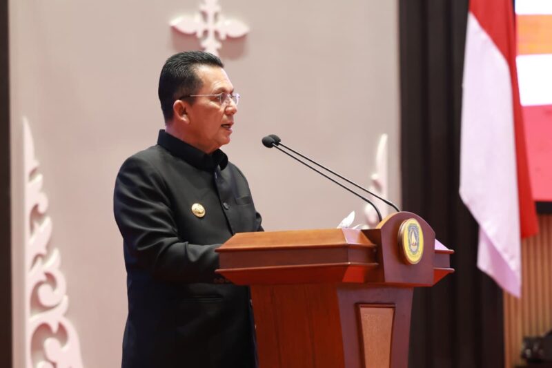 Gubernur Kepri, H. Ansar Ahmad, dalam rapat paripurna DPRD Provinsi Kepri, Rabu (6/8/2025), bertempat di Ruang Sidang Utama Balairung Raja Khalid. Foto: INIKEPRI.COM/KepriProv 