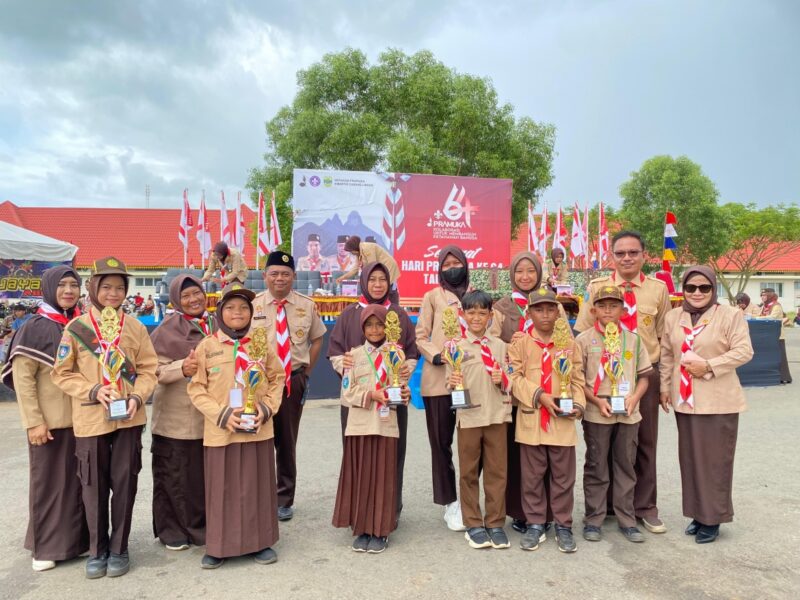 Pramuka MIN Lingga berhasil meraih Juara Umum 3 dalam ajang Pramuka Siaga pada peringatan Hari Pramuka ke-64 tingkat Kwartir Cabang (Kwarcab) Gerakan Pramuka Lingga Tahun 2025. Foto: INIKEPRI.COM