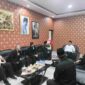 Wali Kota Tanjungpinang Lis Darmansyah menerima audiensi Pengurus Cabang Persaudaraan Setia Hati Terate (PSHT) Kota Tanjungpinang di Ruang Kantor Wali Kota, Rabu (20/8/2025). Foto: INIKEPRI.COM/TanjungpinangKota 