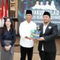 Wali Kota Batam, H. Amsakar Achmad menerima MUI Award 2025 atas kontribusinya dalam memperkuat instrumen keagamaan dan mendukung terwujudnya Batam sebagai Bandar Dunia Madani. Foto: INIKEPRI.COM