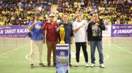 Wali Kota Batam Amsakar Achmad hadir di final Hi School Futsal Championship 2025. Foto: INIKEPRI.COM