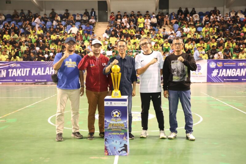 Wali Kota Batam Amsakar Achmad hadir di final Hi School Futsal Championship 2025. Foto: INIKEPRI.COM