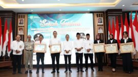 Amsakar saat kegiatan penyerahan PSU dan pemberian penghargaan kepada pengembang serta Kejaksaan Negeri Batam di Aula Engku Hamidah, Kantor Wali Kota Batam, Senin (4/8/2025). Foto: INIKEPRI.COM