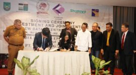 Penandatanganan nota kesepahaman (MoU) itu berlangsung di Ballroom Hotel Santika, Batam Centre, Senin (4/8/2025), dan dihadiri langsung oleh Wali Kota Batam sekaligus Kepala BP Batam, Amsakar Achmad. Foto: INIKEPRI.COM