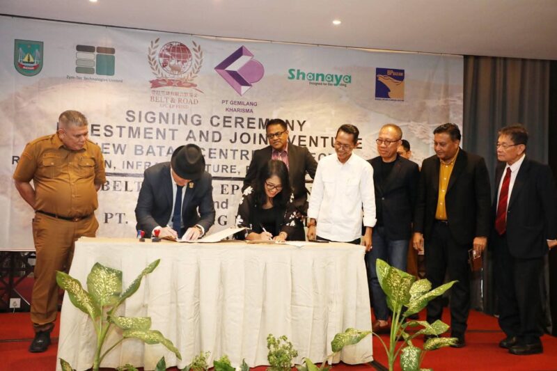 Penandatanganan nota kesepahaman (MoU) itu berlangsung di Ballroom Hotel Santika, Batam Centre, Senin (4/8/2025), dan dihadiri langsung oleh Wali Kota Batam sekaligus Kepala BP Batam, Amsakar Achmad. Foto: INIKEPRI.COM