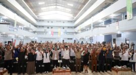 Wali Kota Batam, Amsakar Achmad, membuka secara resmi Job Fair Batam 2025 di Kampus Universitas Putera Batam (UPB) Tembesi, Selasa (5/8/2025). Foto: INIKEPRI.COM