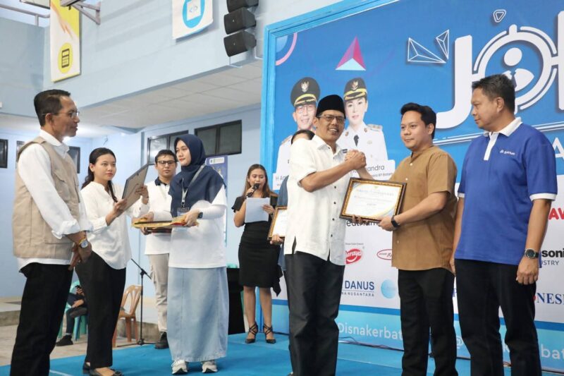 Ketua DPRD kota Batam Muhammad Kamaluddin saat pembukaan Job Fair oleh Wali Kota Batam, Amsakar Achmad, di Kampus Universitas Putera Batam (UPB) Tembesi, Selasa (5/8/2025). Foto: INIKEPRI.COM