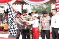 Pemerintah Kota Batam menggelar Pawai Pembangunan 2025, sebuah perayaan yang memadukan semangat kebangsaan, keragaman budaya, dan kreativitas. Wali Kota Batam, Amsakar Achmad bersama Wakil Wali Kota Batam, Li Claudia Chandra, melepas langsung peserta. Foto: INIKEPRI.COM