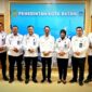 Amsakar Achmad, dengan senyum ramah khasnya, menyambut kedatangan Kepala Lembaga Pemasyarakatan (Kalapas) Kelas IIA Batam, Yugo Indra Wicaksi, beserta jajaran. Foto: INIKEPRI.COM