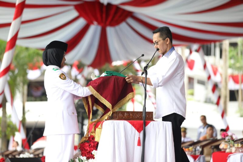 Wali Kota Batam Amsakar Achmad saat gladi bersih upacara HUT RI ke-80. Foto: INIKEPRI.COM