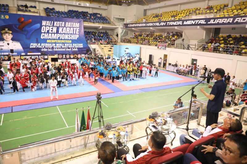 Amsakar Achmad membuka Wali Kota Batam Open Karate Championship. Foto: INIKEPRI.COM