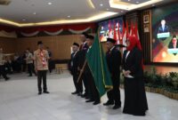 Wali Kota Batam, Amsakar Achmad, resmi melantik pimpinan Badan Amil Zakat Nasional (BAZNAS) Kota Batam periode 2025–2030 di Kantor Wali Kota Batam, Selasa (19/8/2025). Foto: INIKEPRI.COM