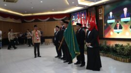 Wali Kota Batam, Amsakar Achmad, resmi melantik pimpinan Badan Amil Zakat Nasional (BAZNAS) Kota Batam periode 2025–2030 di Kantor Wali Kota Batam, Selasa (19/8/2025). Foto: INIKEPRI.COM