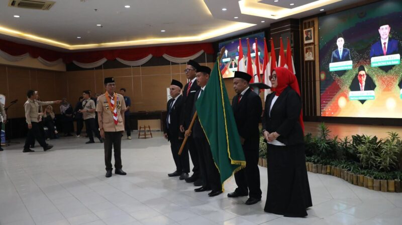 Wali Kota Batam, Amsakar Achmad, resmi melantik pimpinan Badan Amil Zakat Nasional (BAZNAS) Kota Batam periode 2025–2030 di Kantor Wali Kota Batam, Selasa (19/8/2025). Foto: INIKEPRI.COM