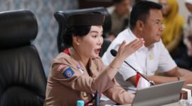 Wakil Wali Kota Batam, Li Claudia Chandra, dalam rapat koordinasi bersama jajaran perangkat daerah, Selasa (19/8/2025) di Kantor Wali Kota Batam. Foto: INIKEPRI.COM