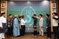 Wali Kota Batam Amsakar Achmad membuka musyawarah cabang Pondok Modern Darussalam Gontor yang tergabung dalam Ikatan Keluarga Pondok Modern (IKPM) Cabang Batam. Foto: INIKEPRI.COM