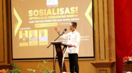 Wali Kota Batam, Amsakar Achmad, membuka secara langsung Sosialisasi Optimalisasi Pendapatan Asli Daerah (PAD) dari sektor opsen Pajak Kendaraan Bermotor (PKB) dan opsen Bea Balik Nama Kendaraan Bermotor (BBNKB). Foto: INIKEPRI.COM